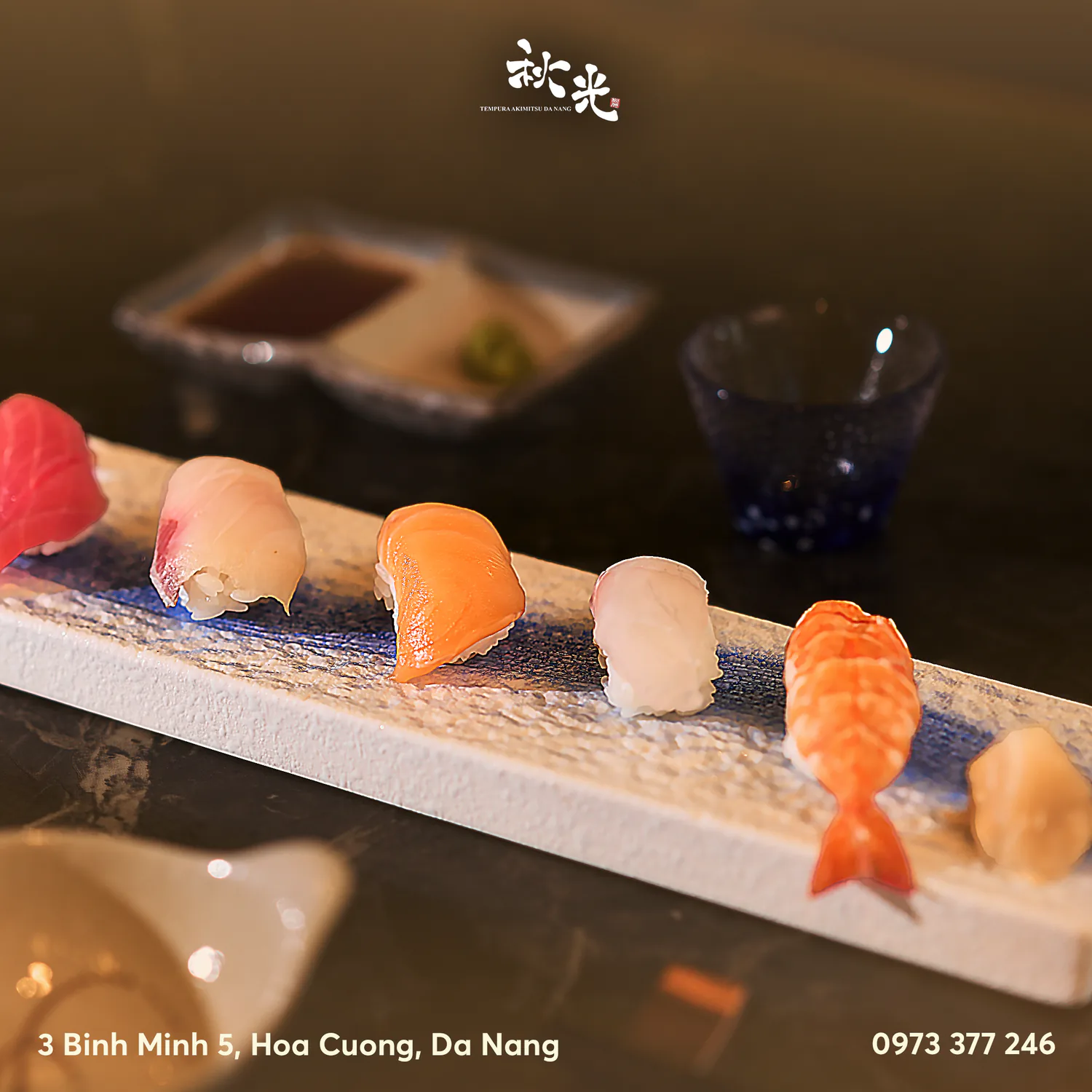 Sushi Akimitsu trên đĩa dài