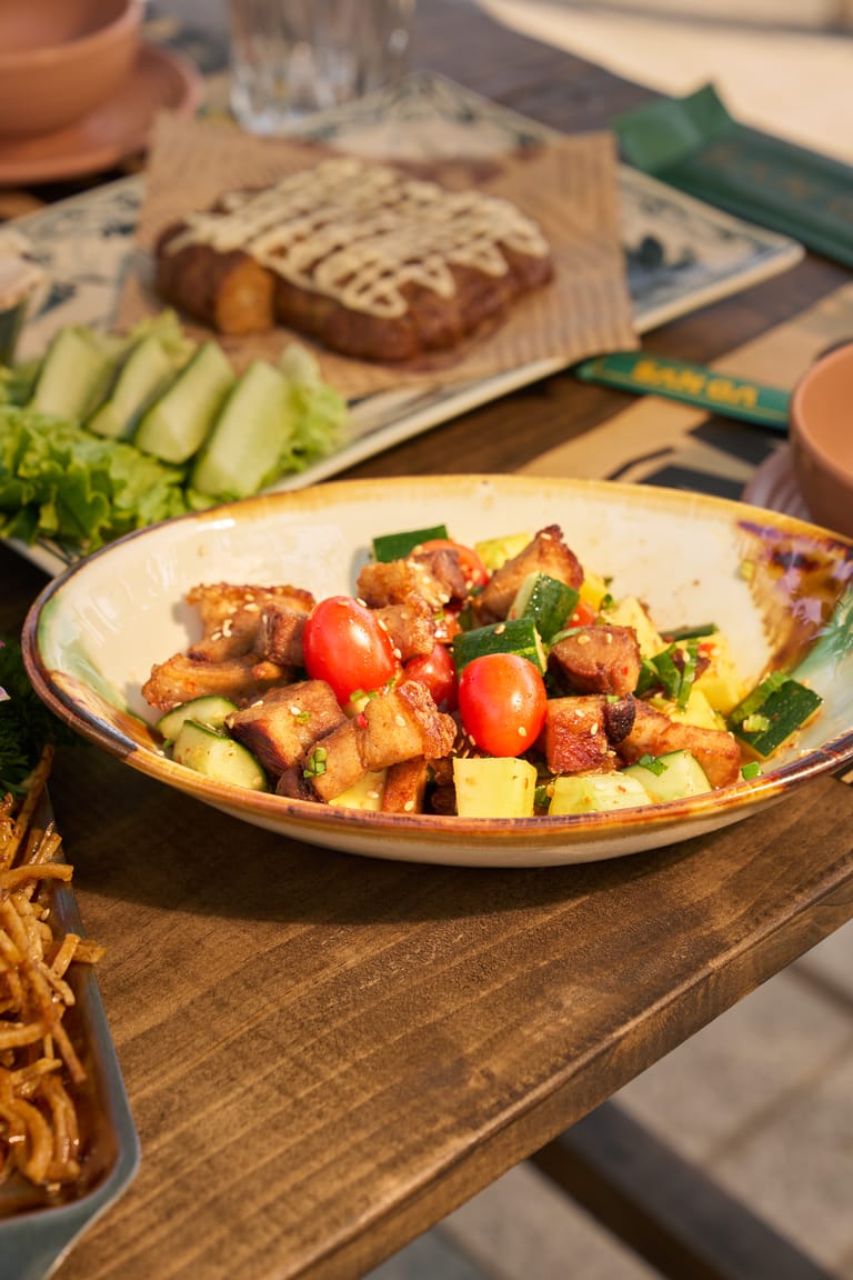 Món chính trong set tiệc Sân Ga