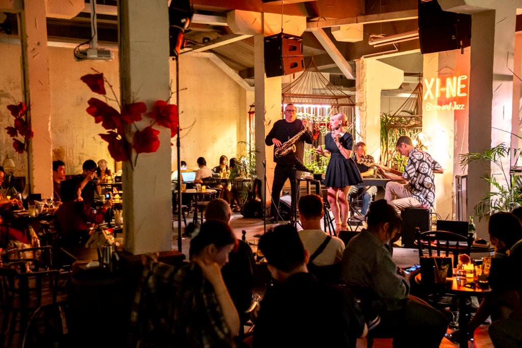 Đêm nhạc tại Xi Nê Bistro và Jazz trong hệ nội dung do Hang Đôi thực hiện